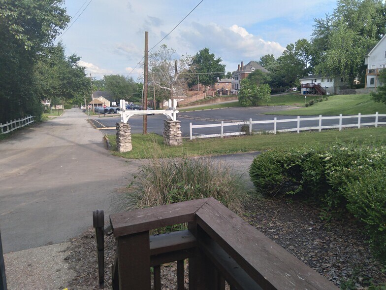 More Photos Of 300 Water St, Saint Charles Office For Sale