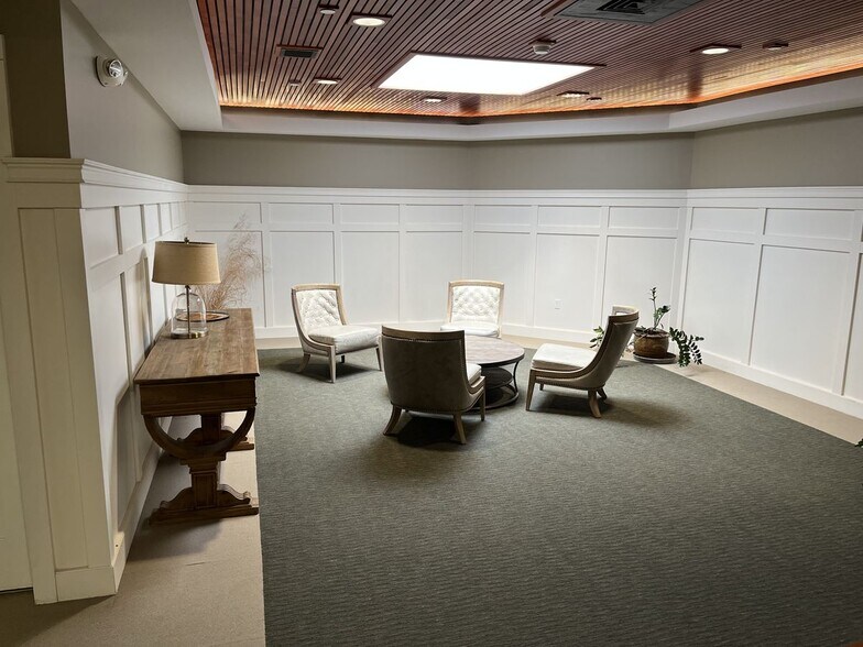 More Photos Of 300 Constitution Ave, Portsmouth Research And Development For Lease