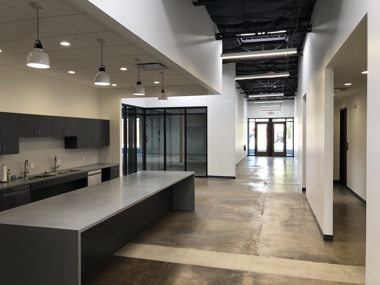 More Photos Of 3927 Main St, Dallas Office For Lease