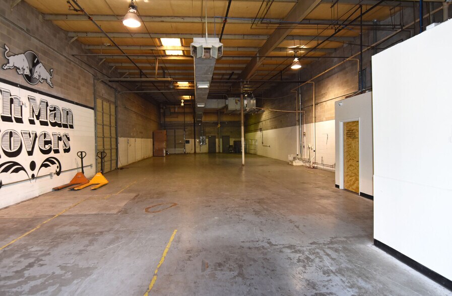 More Photos Of 2601-2623 Cruzen St, Nashville Industrial For Lease