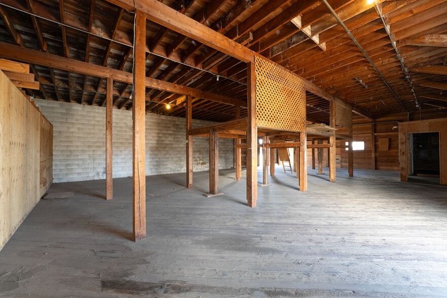 More Photos Of 647 Center st, Kalispell Light Distribution For Sale