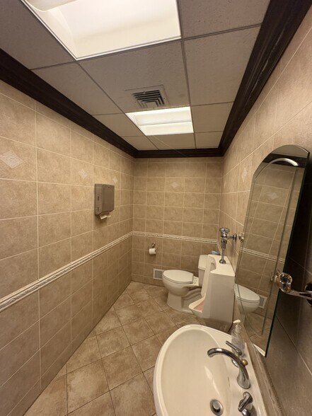More Photos Of 44 Broadway, Greenlawn Office For Lease