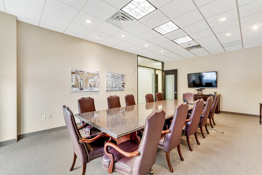 More Photos Of 100 Lexington St, Fort Worth Office For Lease