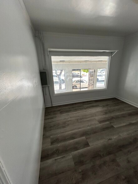 More Photos Of 7639 Foothill Blvd, Tujunga Storefront For Lease