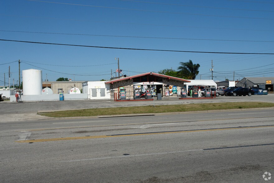 More Photos Of 1400 N Hercules Ave, Clearwater Convenience Store For Sale