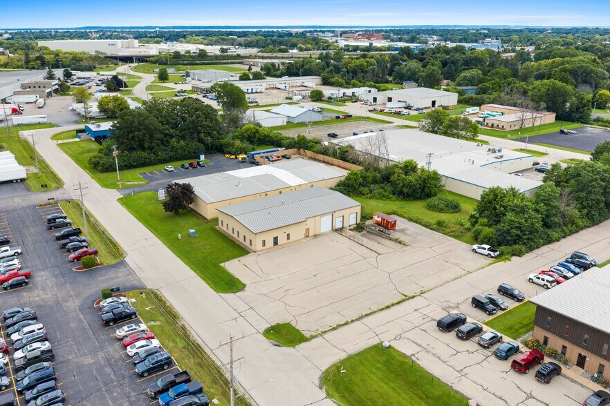 More Photos Of 1373 Kimberly Dr, Neenah Flex For Sale