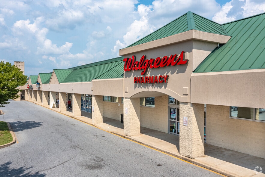 More Photos Of 19-81 Marrows Rd, Newark Unknown For Lease