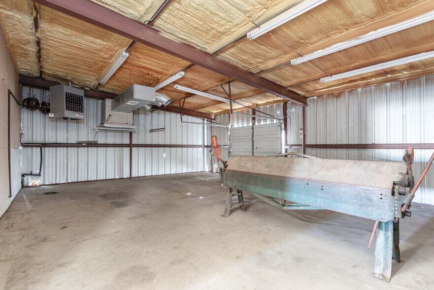 More Photos Of 600 W Main St, Whitesboro Light Manufacturing For Sale