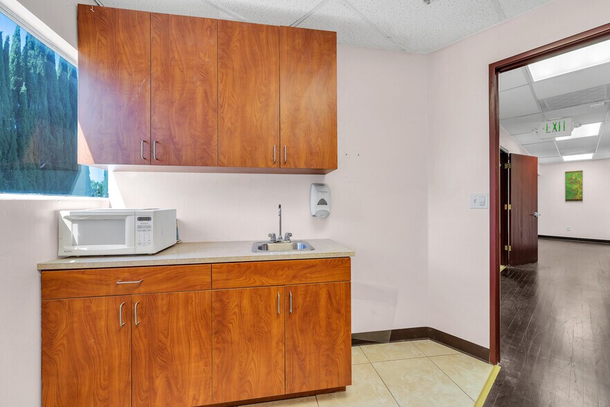 More Photos Of 515 Michigan Blvd, West Sacramento Medical For Sale