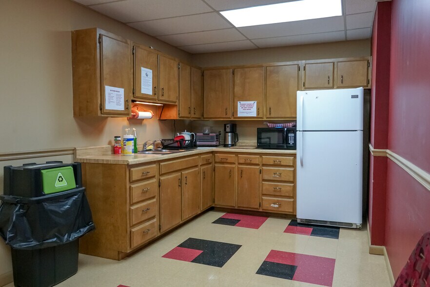 More Photos Of 1221 S Willow Ave, Cookeville Office Residential For Sale