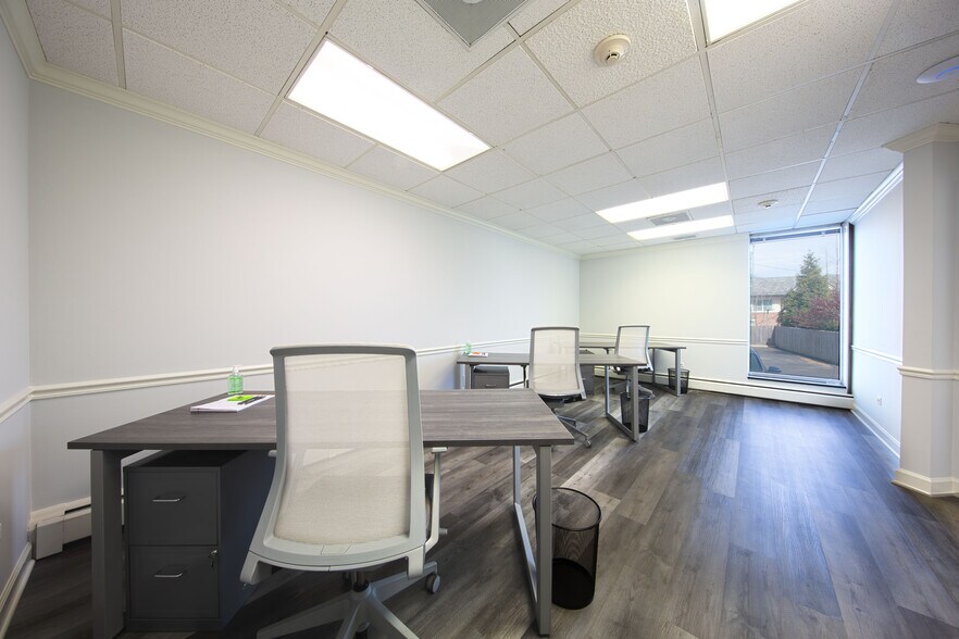 More Photos Of 222 E Wisconsin Ave, Lake Forest Office For Lease