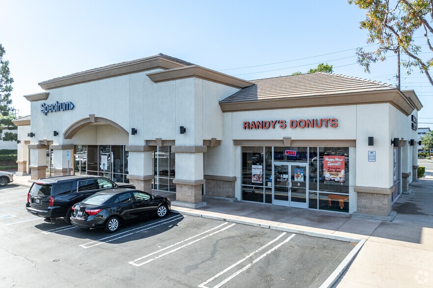 More Photos Of 2232 E 17th St, Santa Ana General Retail For Lease