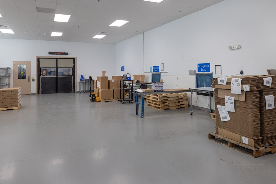 More Photos Of 172 Riverbend St, Waynesville Manufacturing For Lease