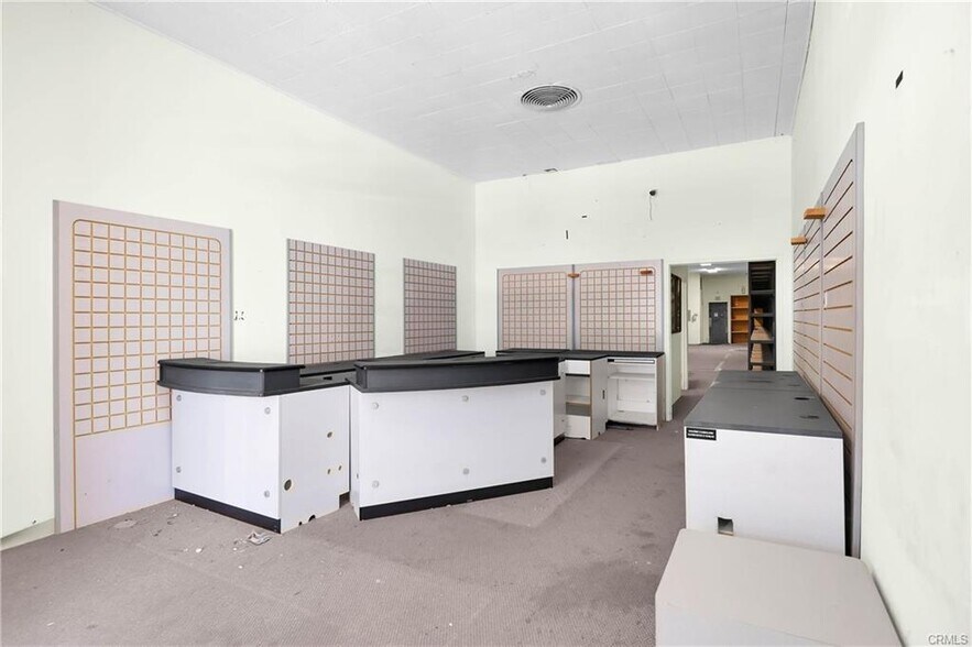 More Photos Of 17428 Bellflower Blvd, Bellflower Storefront For Lease