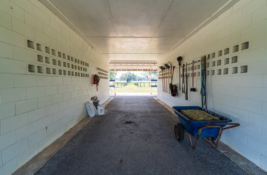 More Photos Of 12219 SW 26th St, Ocala Horse Stables For Sale