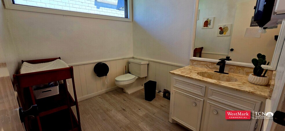 More Photos Of 5015 Knoxville Ave, Lubbock Office For Sale