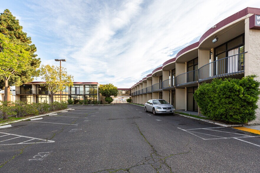 More Photos Of 150 Hegenberger Rd, Oakland Hotel For Sale