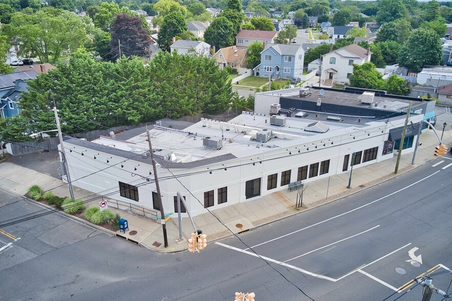 More Photos Of 190-196 Merrick Rd, Merrick Storefront For Lease