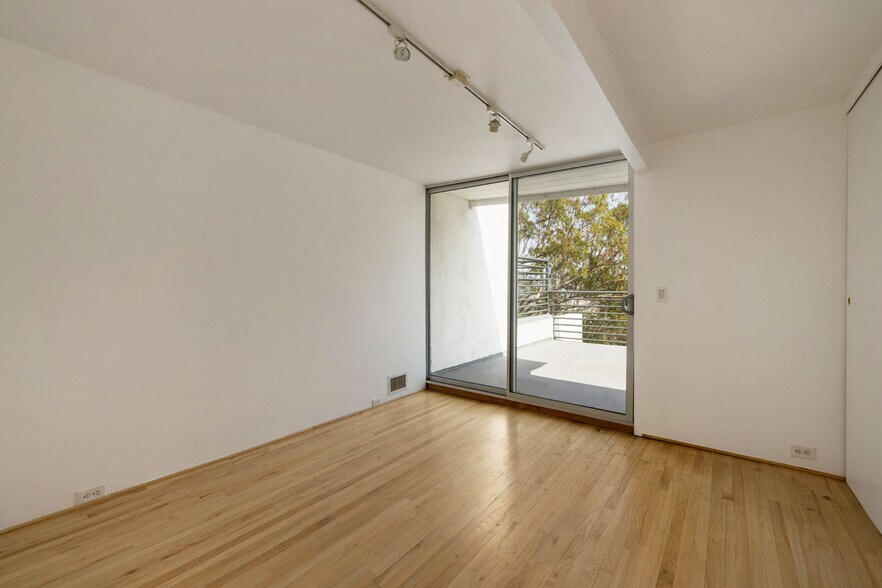 More Photos Of 2330 Silver Ridge Ave, Los Angeles Apartments For Sale