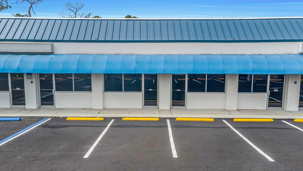 More Photos Of 655 N Indiana Ave, Englewood Medical For Sale