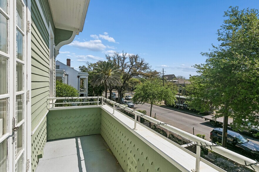 More Photos Of 2727 Saint Charles Ave, New Orleans General Retail For Sale