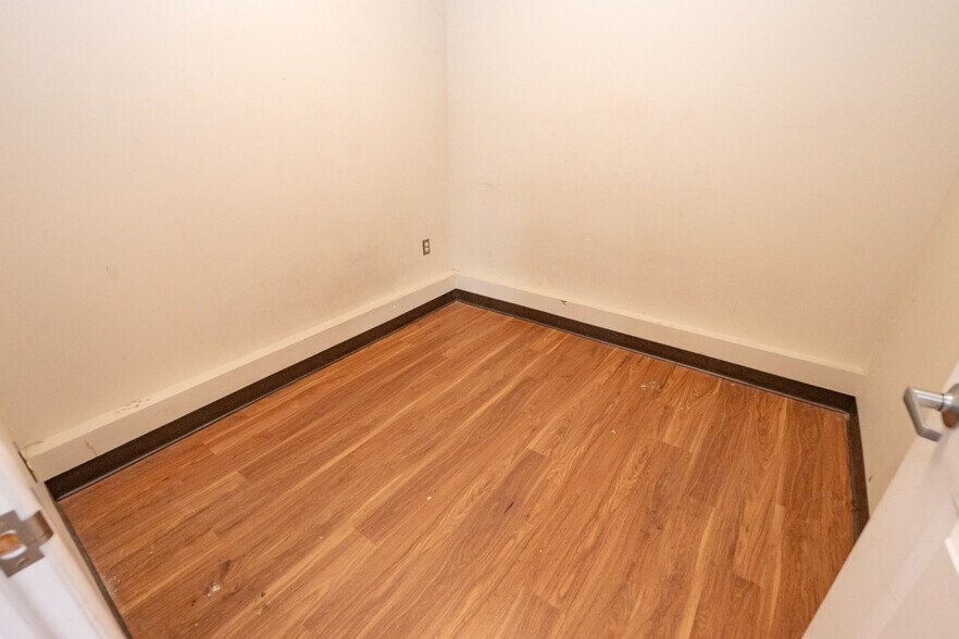 More Photos Of 386-388 Washington Rd, Sayreville Storefront Retail Office For Lease