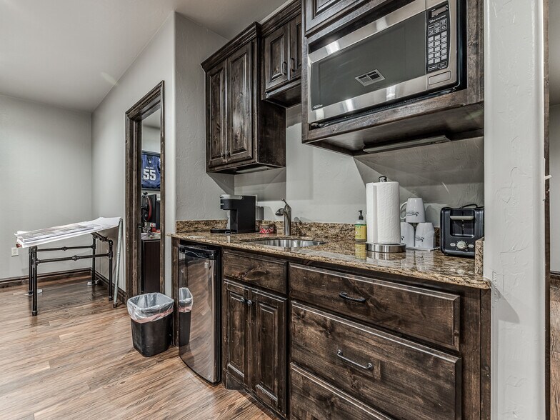 More Photos Of 209 NW 132nd St, Oklahoma City Industrial For Sale