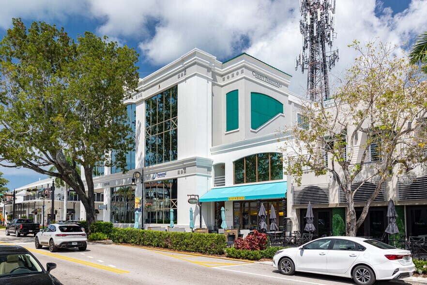 More Photos Of 821 5th Ave S, Naples Office For Lease