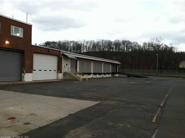 More Photos Of 15 Middletown Ave, North Haven Truck Terminal For Lease