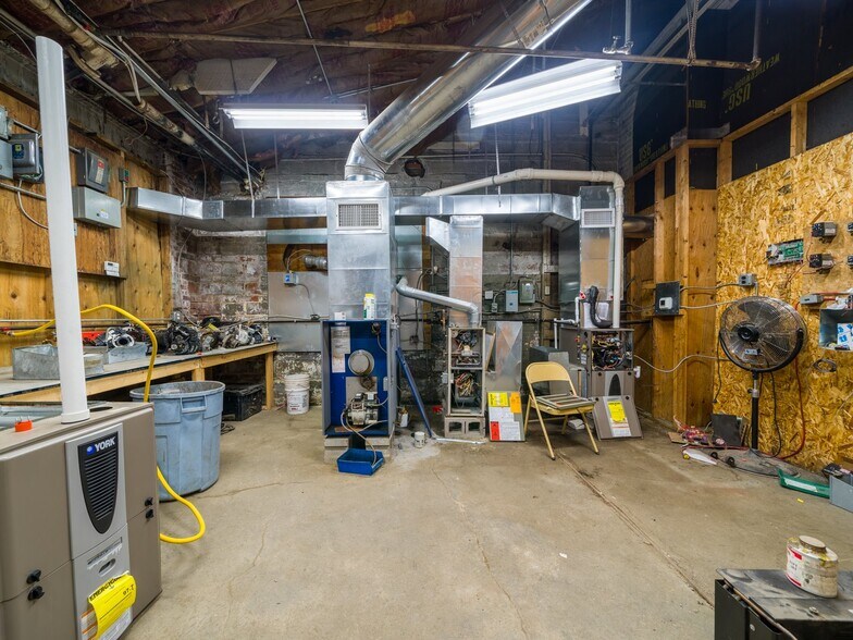 More Photos Of 50 Franklin St, Batavia Flex For Sale