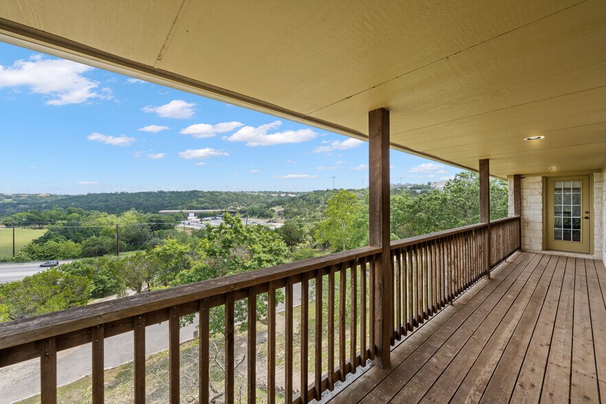 More Photos Of 19019 TX-71, Spicewood Office Residential For Lease