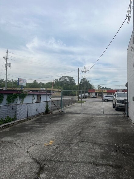 More Photos Of 7715 Lem Turner Rd, Jacksonville Auto Repair For Sale