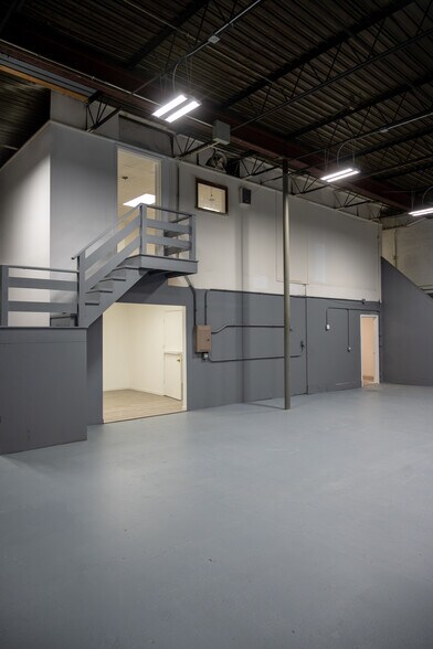 More Photos Of 4135 W 123rd St, Alsip Warehouse For Lease