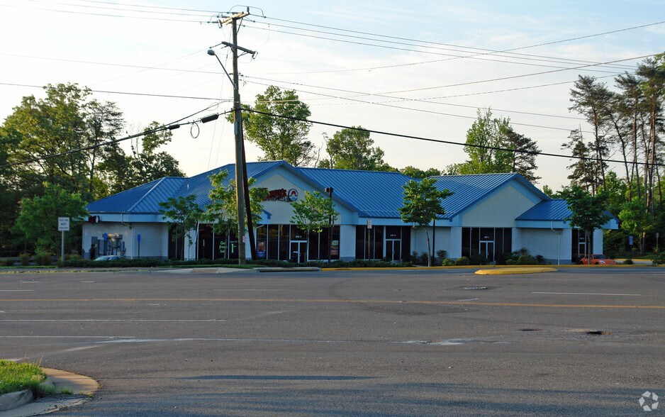 More Photos Of 8101-8103 Loisdale Rd, Newington Freestanding For Lease
