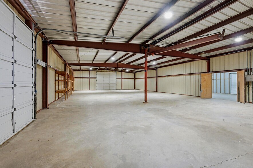 More Photos Of 224 E Cottage St, Sherman Warehouse For Sale