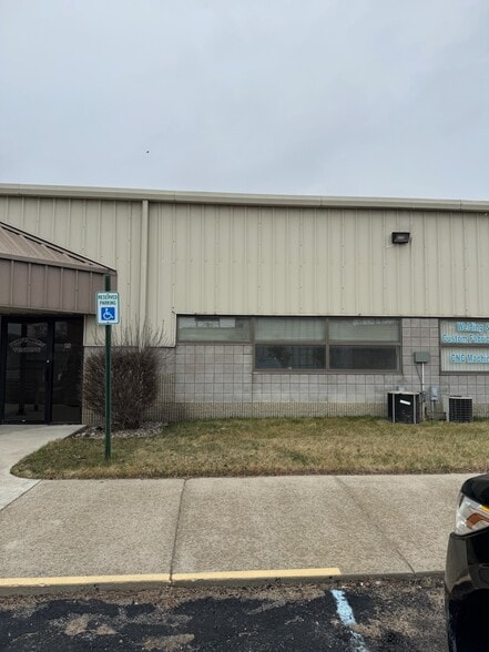 More Photos Of 18750 Fort St, Riverview Warehouse For Lease