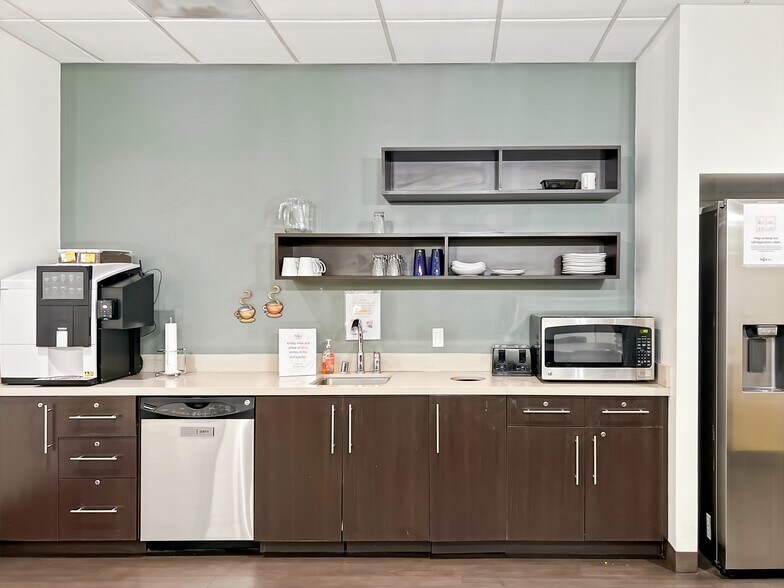 More Photos Of 4900 California Ave, Bakersfield Coworking Space