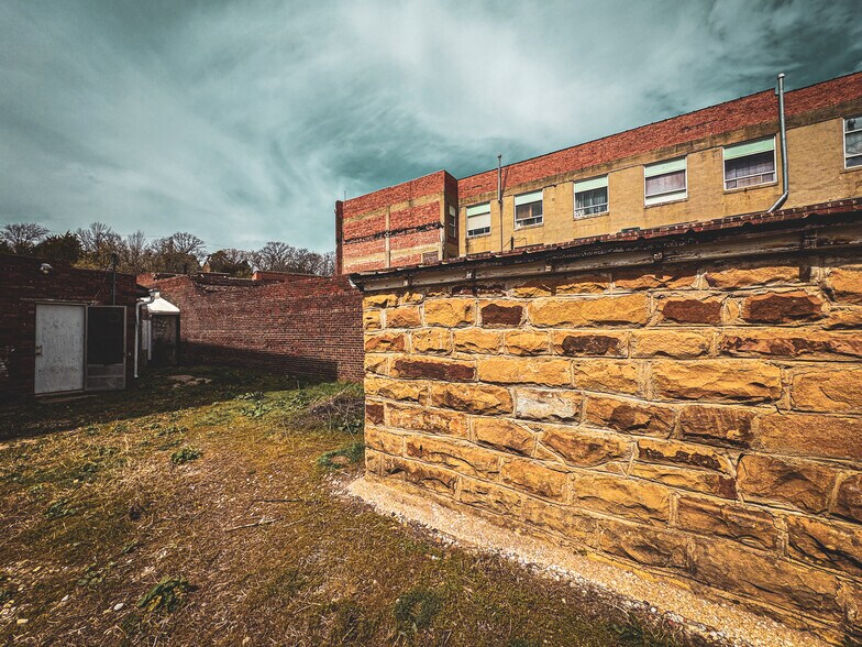 More Photos Of 614 Kihekah Ave, Pawhuska Flex For Sale