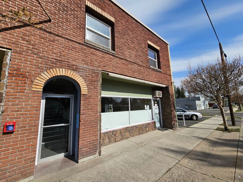 More Photos Of 917 E Main St, Klamath Falls Flex For Sale