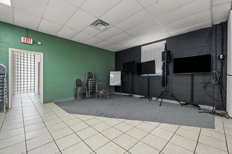 More Photos Of 310 N Spring St, McMinnville General Retail For Sale
