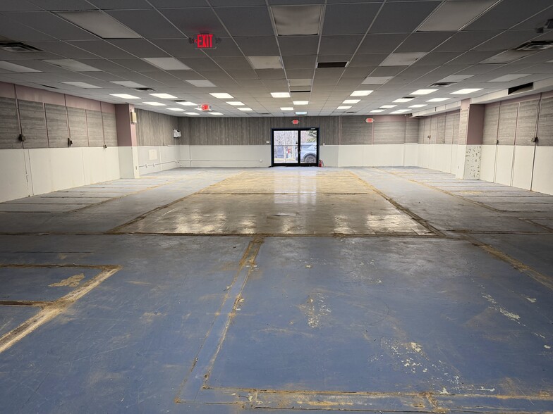 More Photos Of 900 W Chapel Rd, Asheville Showroom For Sale