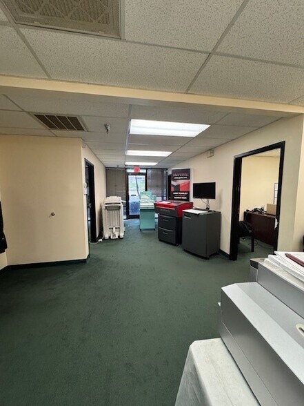 More Photos Of 820 Fesslers Pky, Nashville Light Distribution For Lease