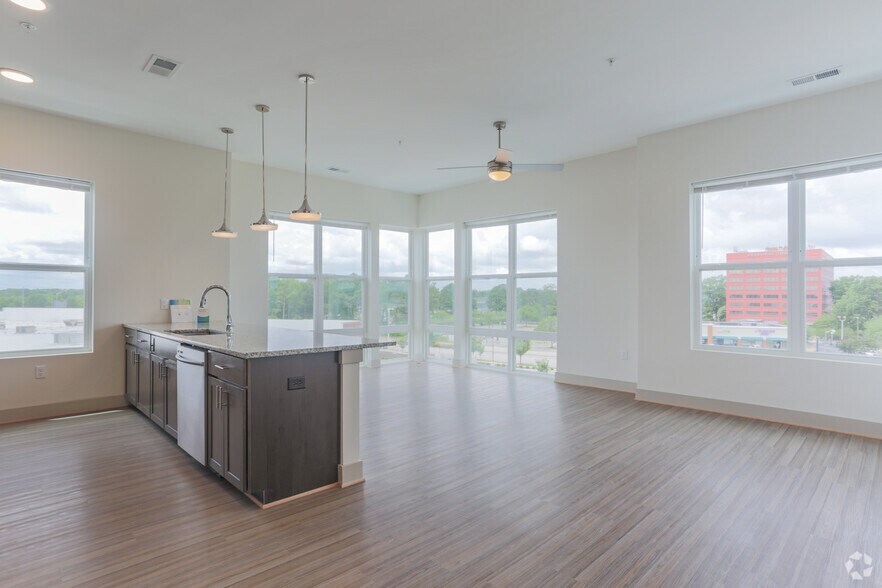 More Photos Of 1850 Merchant Ln, Hampton Apartments For Sale