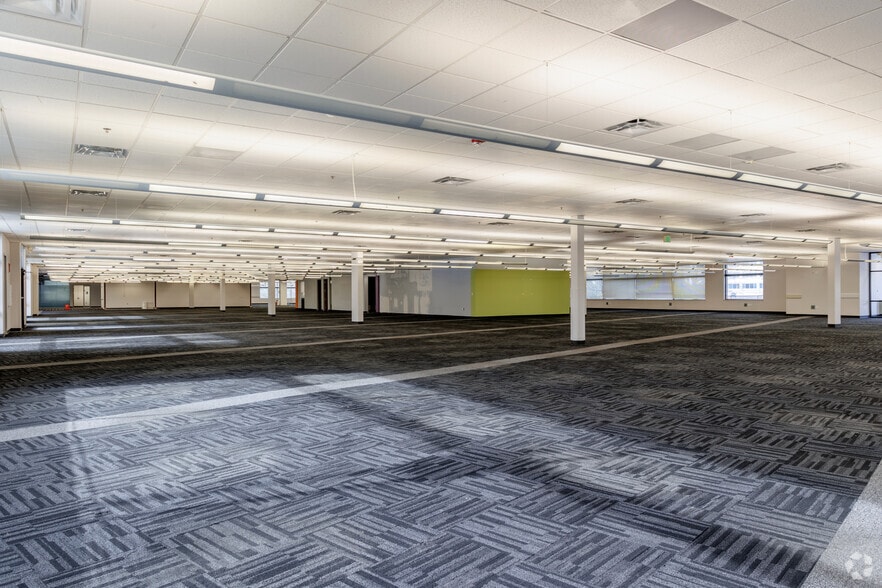 More Photos Of 7475 S Joliet St, Englewood Flex For Lease