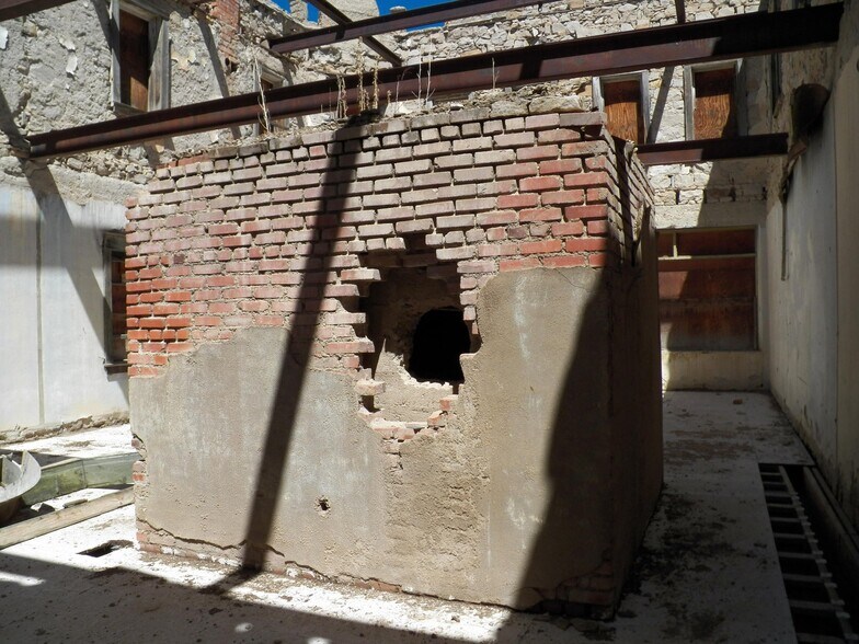 More Photos Of 102 E Main St, Aguilar Specialty For Sale