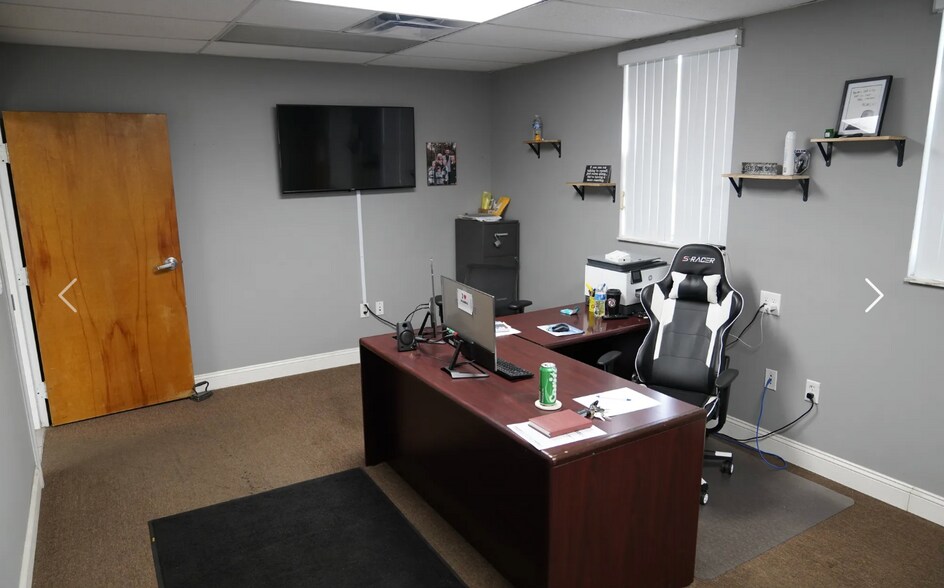 More Photos Of 290 Paint St, Rockledge Industrial For Lease