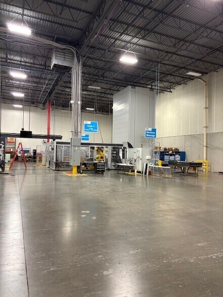 More Photos Of 4436 Muhlhauser Rd, Hamilton Warehouse For Lease