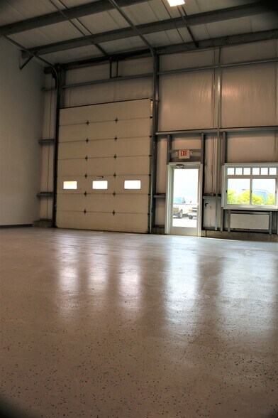 More Photos Of 46 Plains Rd, Essex Light Distribution For Lease