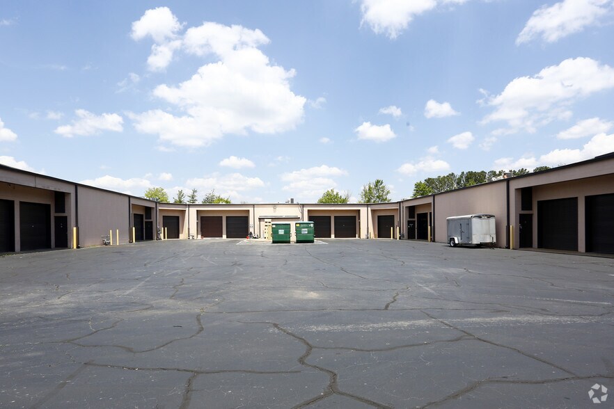 More Photos Of 3230 Peachtree Corners Cir, Peachtree Corners Light Distribution For Lease