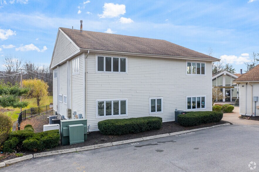 More Photos Of 2 Chelsea Ridge Mall, Wappingers Falls Apartments For Lease